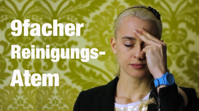 Diese Übung mache ich momentan immer nachdem ich meine Gesichtsmassage gemacht habe, bevor ich meine Traumincubation wiederhole, dann Tratak praktiziere und so dann gut vorbereitet bin für die Nacht und den nächsten luziden Traum.